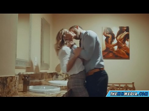 ❤️ Uma blonde obugaxayo ekuyenga endlini yangasese yomphakathi Izocansi zasekhaya ku-zu.libporno.ru ❌